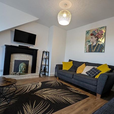 Lovely 2 Bedroom Apartment In Central Location Грийнок Екстериор снимка