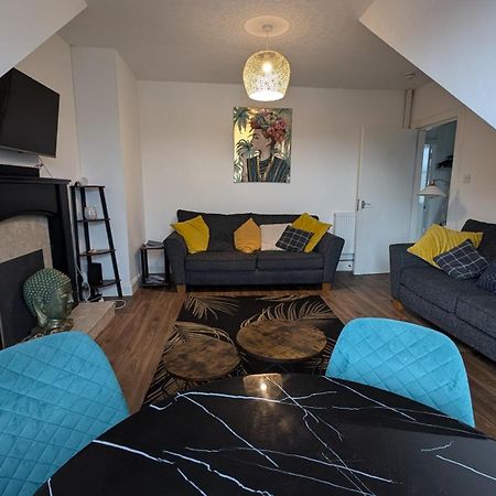 Lovely 2 Bedroom Apartment In Central Location Грийнок Екстериор снимка
