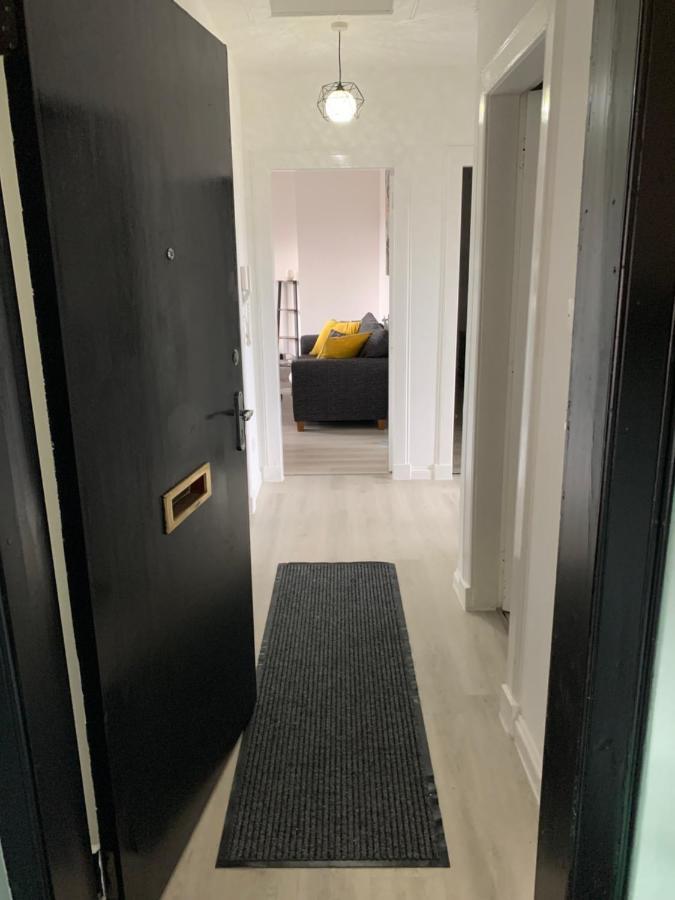 Lovely 2 Bedroom Apartment In Central Location Грийнок Екстериор снимка