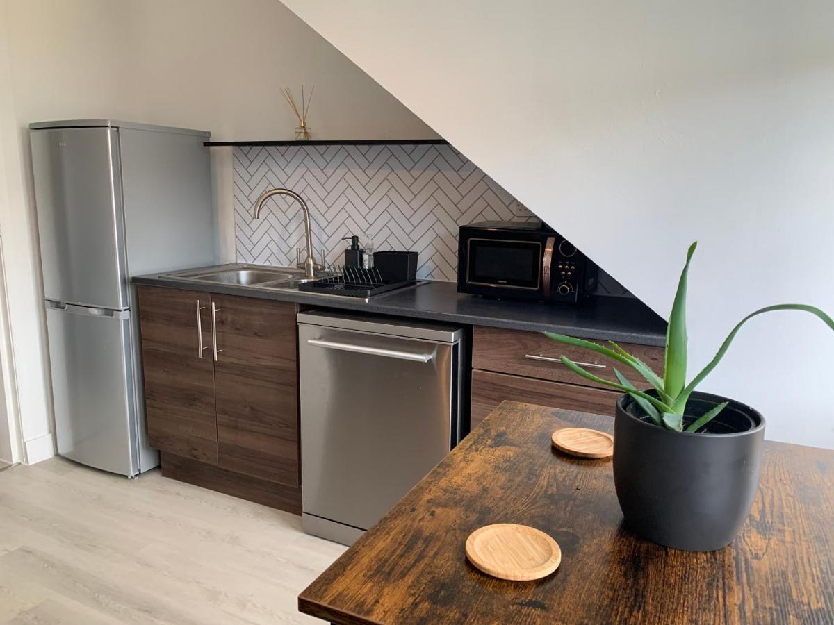 Lovely 2 Bedroom Apartment In Central Location Грийнок Екстериор снимка
