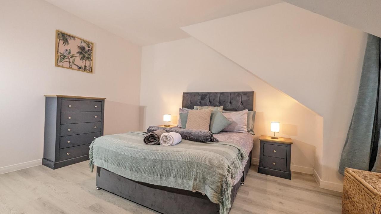 Lovely 2 Bedroom Apartment In Central Location Грийнок Екстериор снимка