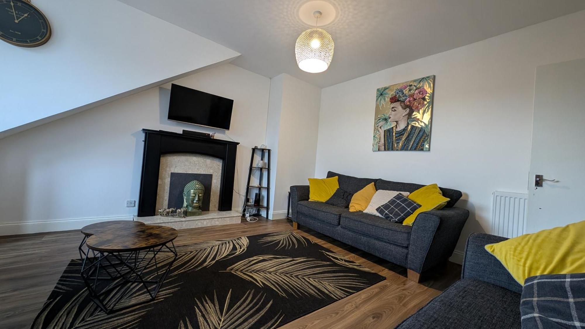 Lovely 2 Bedroom Apartment In Central Location Грийнок Екстериор снимка