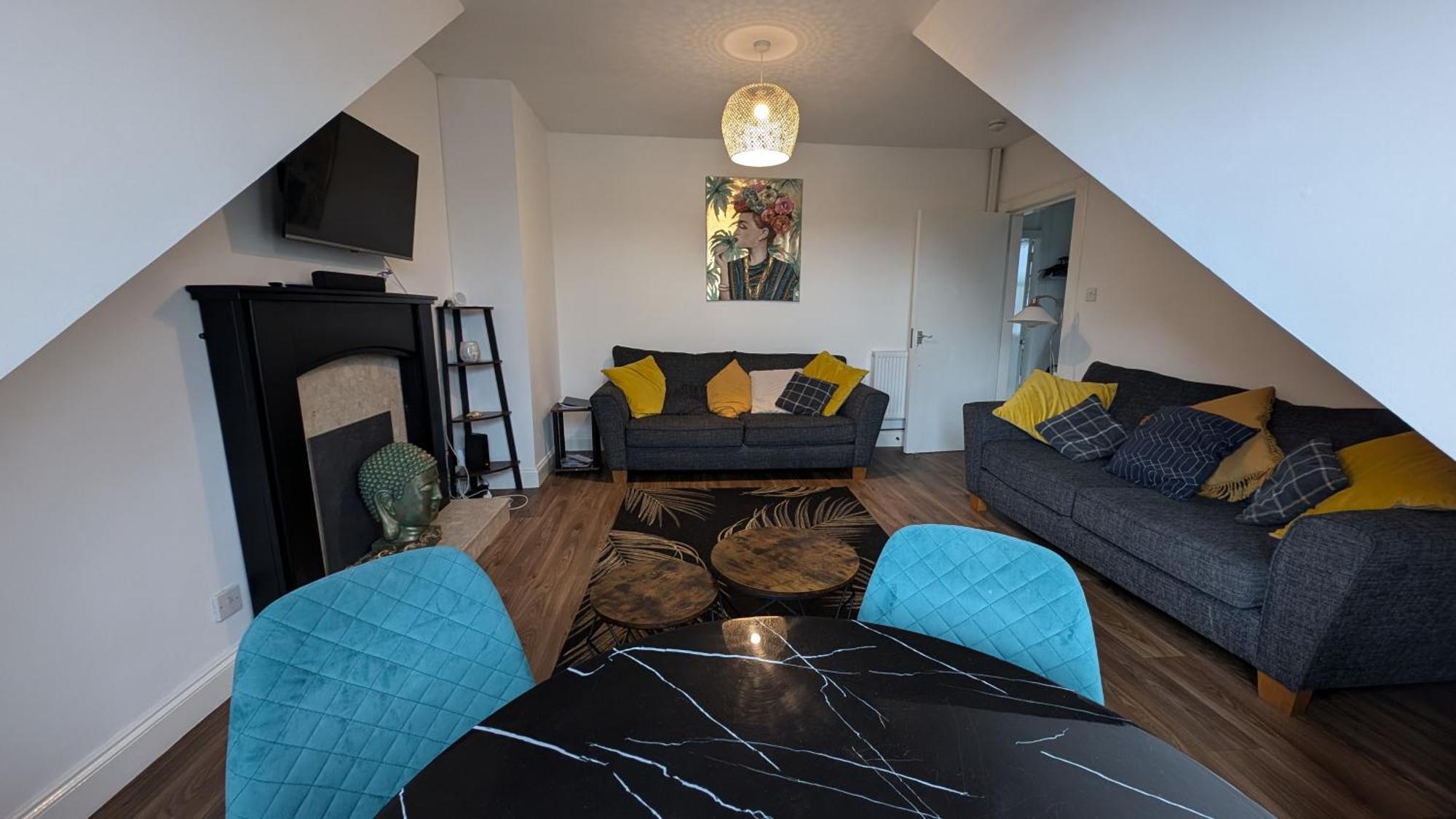 Lovely 2 Bedroom Apartment In Central Location Грийнок Екстериор снимка